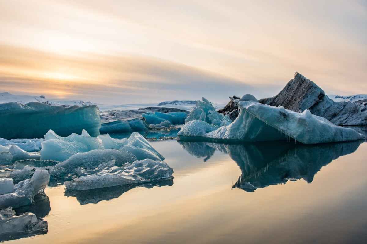 Jokulsarlon glacier lagoon at dusk