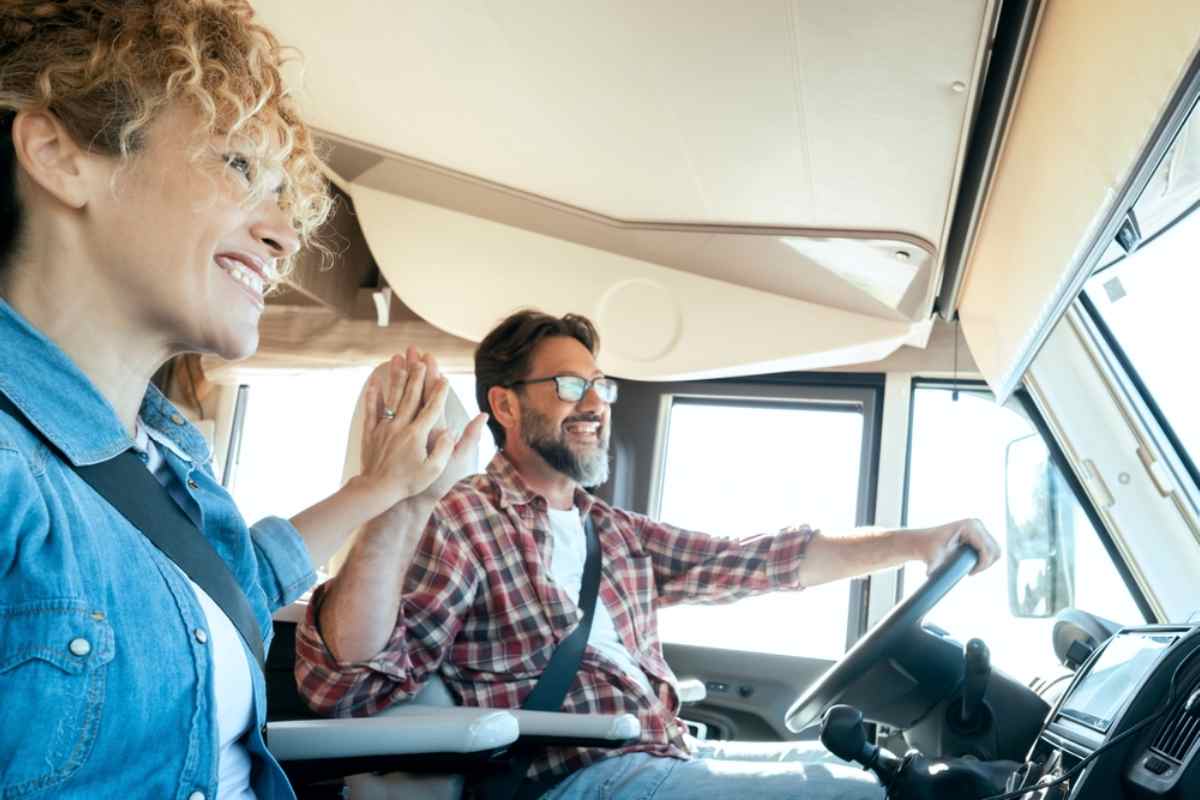 Couple in a motorhome driving back to Reykjavik