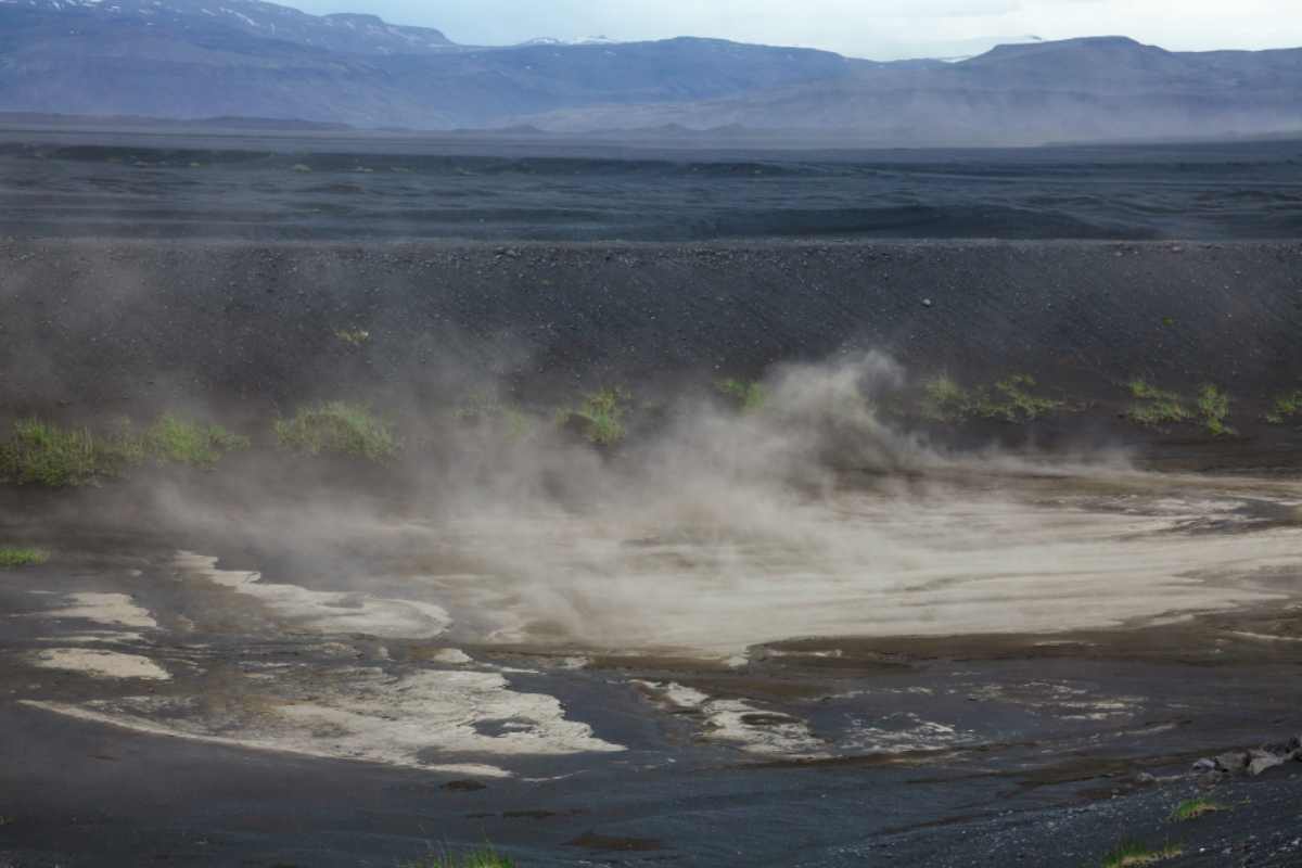 Assurance de location de camping-car en Islande : assurance SAAP Tempête de sable avec cendre volcanique sur la côte Sud de l’Islande