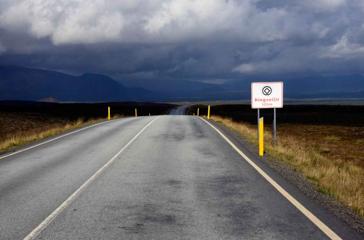 Road sign showing Thingvellir National Park is 10km away