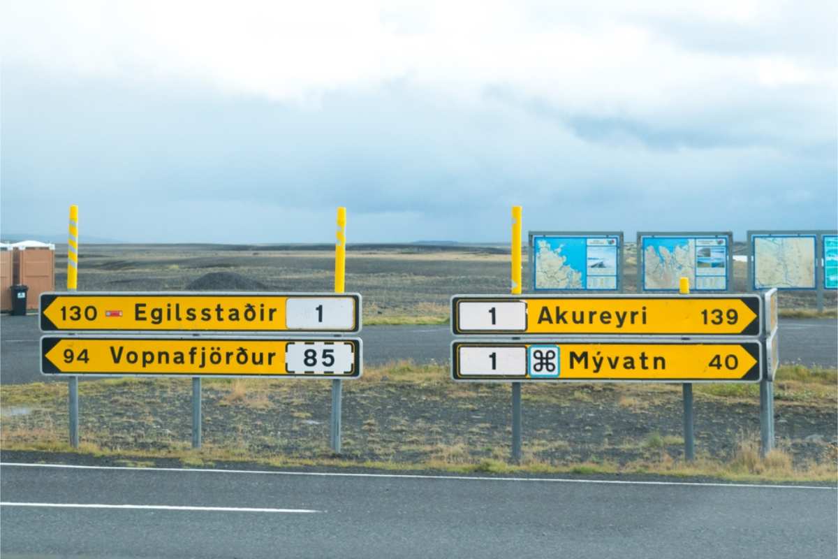 Road signs showing the way to Myvatn