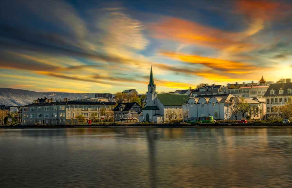 Panoramic views of Reykjavik´s lake Tjornin at dusk